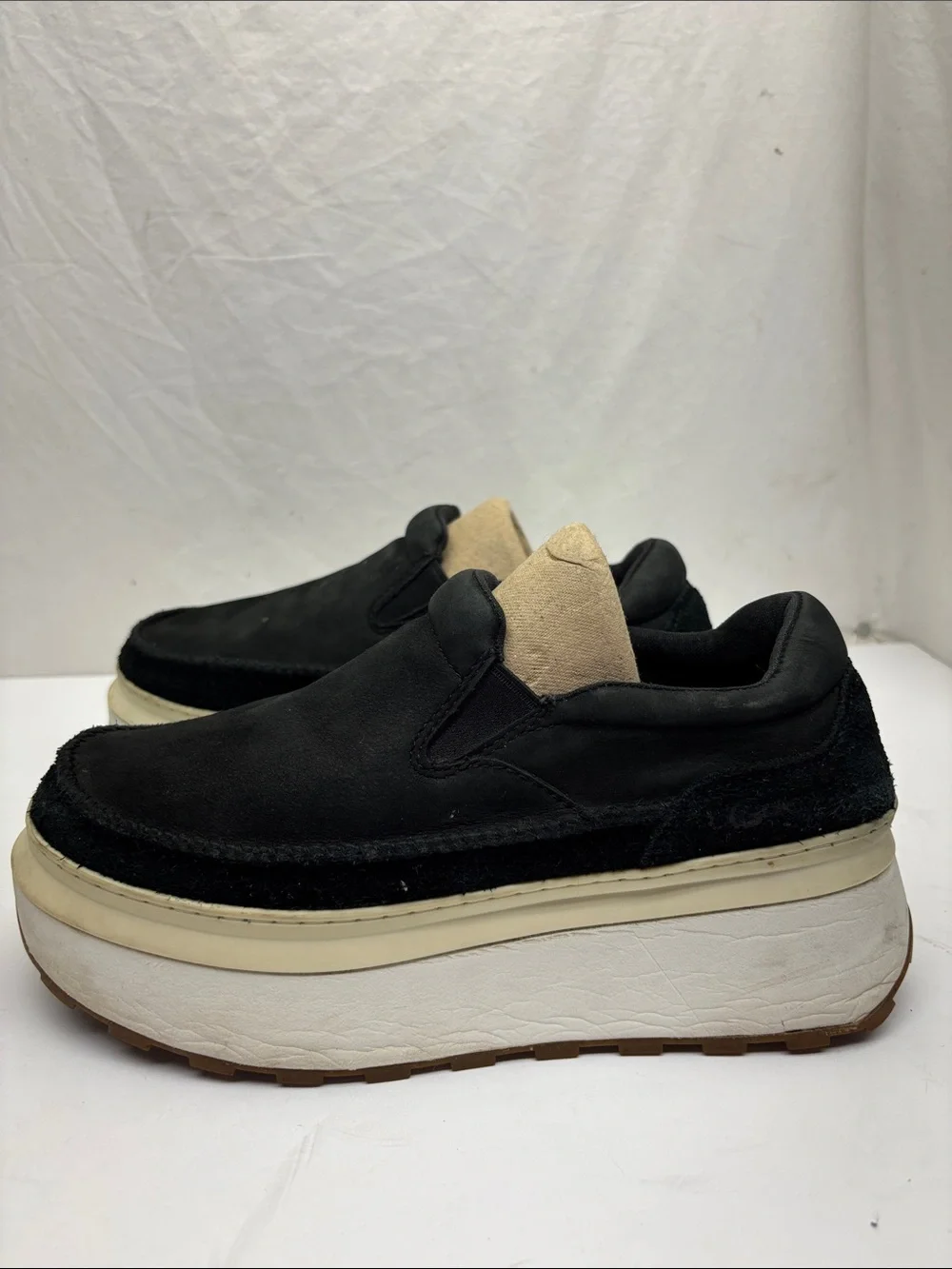 UGG platform slip on shoes for women’s Sz 8.5, box 74
